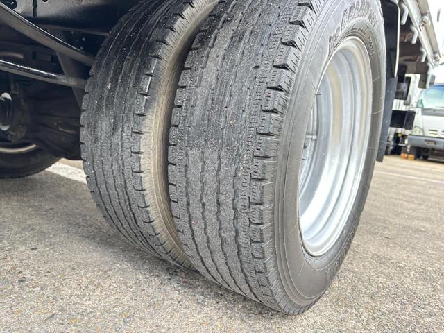 エルフトラック 　２ｔ　平ボディ　アルミブロック　標準ロング　ロング　低床　床木材張り　３方開　ターボ車　ＰＲＩＭＥ　ＥＴＣ　ミッション　５ＭＴ　積載量２．０００ｋｇ　坂道補助装置　電動格納ミラー　ハイキャブ　準中型（54枚目）