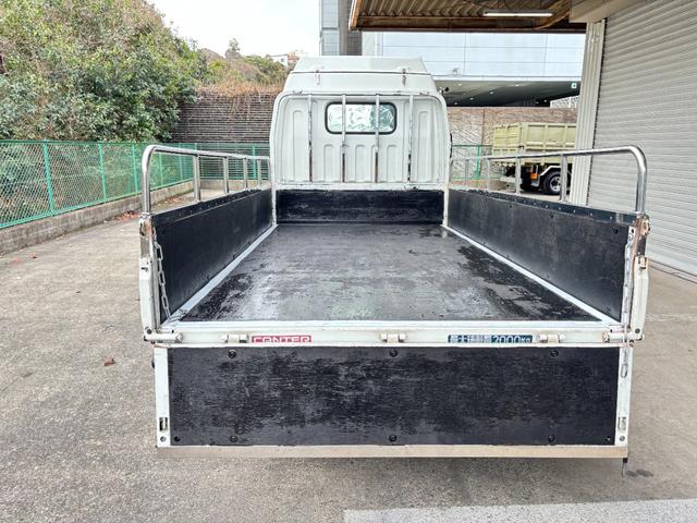 キャンター 　２ｔ　平ボディ　準中型　１０尺　メッキパーツ　低床　３方開　床木材張り　ＬＥＤマーカー　オートマ　イノマット　ＣＵＳＴＯＭ　積載量２．０００ｋｇ　両側電動格納ミラー　ミラーヒーター　ＥＴＣ　ターボ車（9枚目）