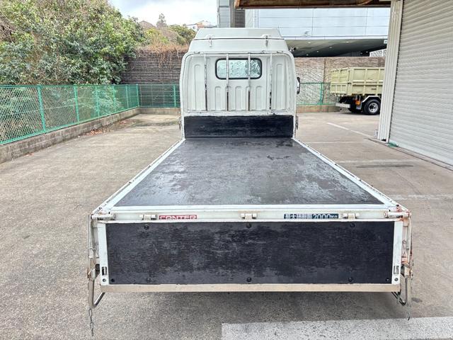 キャンター 　２ｔ　平ボディ　準中型　１０尺　メッキパーツ　低床　３方開　床木材張り　ＬＥＤマーカー　オートマ　イノマット　ＣＵＳＴＯＭ　積載量２．０００ｋｇ　両側電動格納ミラー　ミラーヒーター　ＥＴＣ　ターボ車（17枚目）