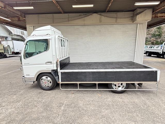 キャンター 　２ｔ　平ボディ　準中型　１０尺　メッキパーツ　低床　３方開　床木材張り　ＬＥＤマーカー　オートマ　イノマット　ＣＵＳＴＯＭ　積載量２．０００ｋｇ　両側電動格納ミラー　ミラーヒーター　ＥＴＣ　ターボ車（19枚目）