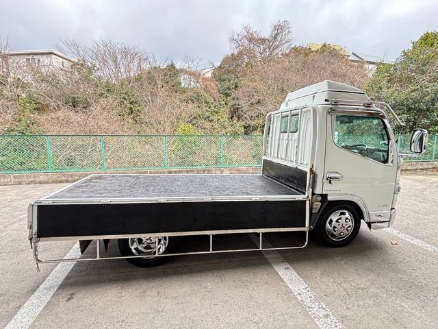 キャンター 　２ｔ　平ボディ　準中型　１０尺　メッキパーツ　低床　３方開　床木材張り　ＬＥＤマーカー　オートマ　イノマット　ＣＵＳＴＯＭ　積載量２．０００ｋｇ　両側電動格納ミラー　ミラーヒーター　ＥＴＣ　ターボ車（21枚目）