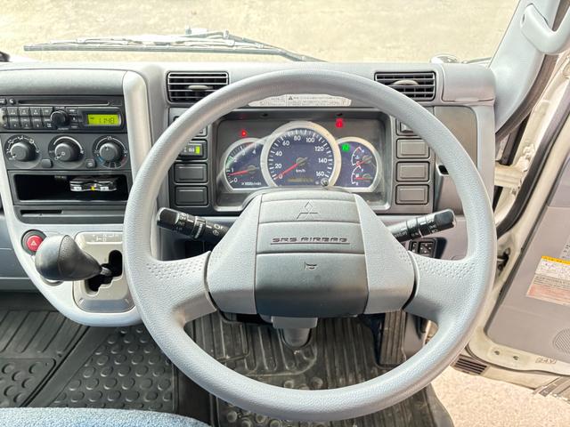 キャンター 　２ｔ　平ボディ　準中型　１０尺　メッキパーツ　低床　３方開　床木材張り　ＬＥＤマーカー　オートマ　イノマット　ＣＵＳＴＯＭ　積載量２．０００ｋｇ　両側電動格納ミラー　ミラーヒーター　ＥＴＣ　ターボ車（26枚目）