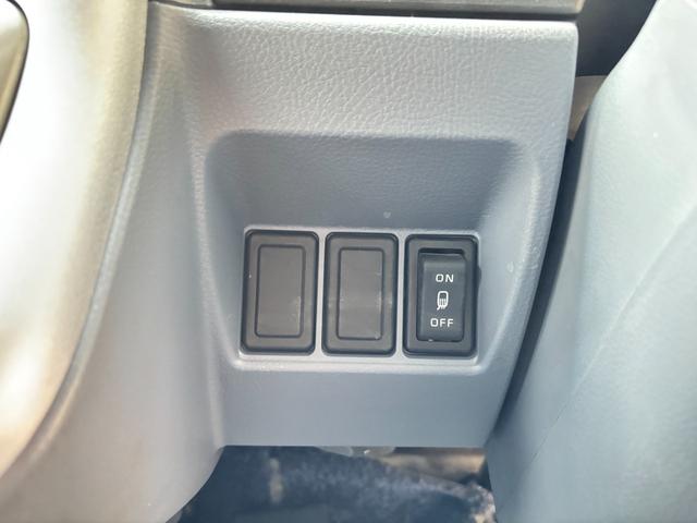 キャンター 　２ｔ　平ボディ　準中型　１０尺　メッキパーツ　低床　３方開　床木材張り　ＬＥＤマーカー　オートマ　イノマット　ＣＵＳＴＯＭ　積載量２．０００ｋｇ　両側電動格納ミラー　ミラーヒーター　ＥＴＣ　ターボ車（30枚目）