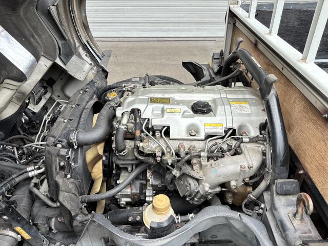 キャンター 　２ｔ　平ボディ　準中型　１０尺　メッキパーツ　低床　３方開　床木材張り　ＬＥＤマーカー　オートマ　イノマット　ＣＵＳＴＯＭ　積載量２．０００ｋｇ　両側電動格納ミラー　ミラーヒーター　ＥＴＣ　ターボ車（37枚目）