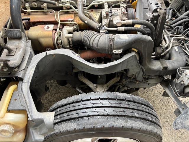 キャンター 　２ｔ　平ボディ　準中型　１０尺　メッキパーツ　低床　３方開　床木材張り　ＬＥＤマーカー　オートマ　イノマット　ＣＵＳＴＯＭ　積載量２．０００ｋｇ　両側電動格納ミラー　ミラーヒーター　ＥＴＣ　ターボ車（41枚目）