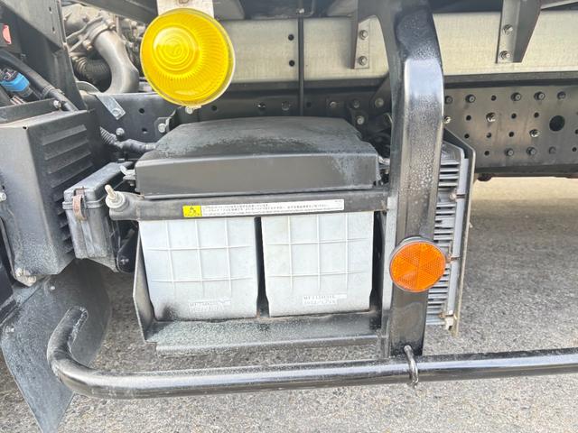 キャンター 　２ｔ　アルミバン　バン　標準ロング　ロングボディ　内高２０６ｃｍ　サイドスライド扉　ラッシング２段　床木材張り　９０度ストッパー　デュオニック　オートマ　バックモニター　ＥＴＣ　ドライブレコーダー（56枚目）