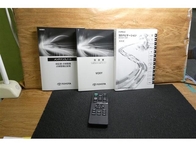 ヴォクシー ＺＳ　煌ＩＩＩ　プリクラッシュ　スマートキ　アイスト　ＤＶＤ再生機能　横滑り防止装置　ナビＴＶ　アルミ　三列シート　ＷＡＣ　盗難防止　オートエアコン　キーレス　ＥＴＣ装備　パワステ　メモリナビ　クルコン　ＡＢＳ（38枚目）