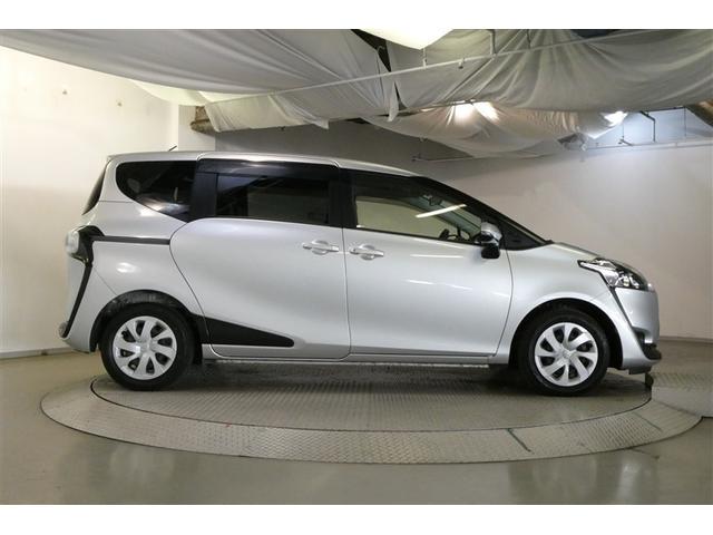 シエンタ Ｘ　ＥＴＣ装備　地デジ　バックガイドモニター　運転席助手席エアバック　マニュアルエアコン　キーフリーシステム　アイドルストップ　メモリーナビゲーション　横滑防止装置　エアバック付き　三列シート　ナビＴＶ（6枚目）