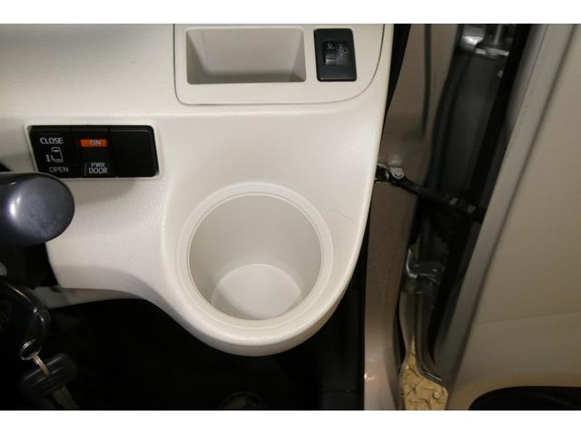 シエンタ Ｘ　ＥＴＣ装備　地デジ　バックガイドモニター　運転席助手席エアバック　マニュアルエアコン　キーフリーシステム　アイドルストップ　メモリーナビゲーション　横滑防止装置　エアバック付き　三列シート　ナビＴＶ（47枚目）