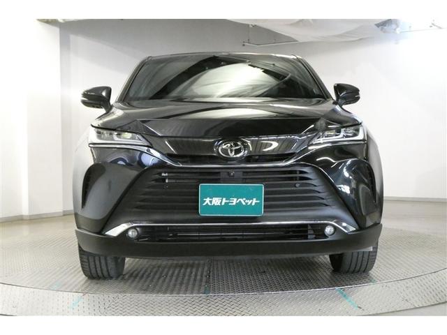 お車購入のポイントとなるフロントマスクです！シャープな目つきが印象的なデザインのヘッドランプです。