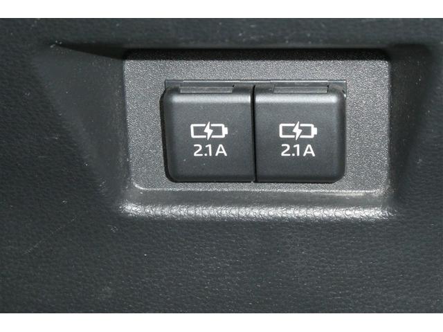 スマートフォンやお手持ちの機器のバッテリー残量が少なくなっても、運転中に充電ができるので安心ですね！