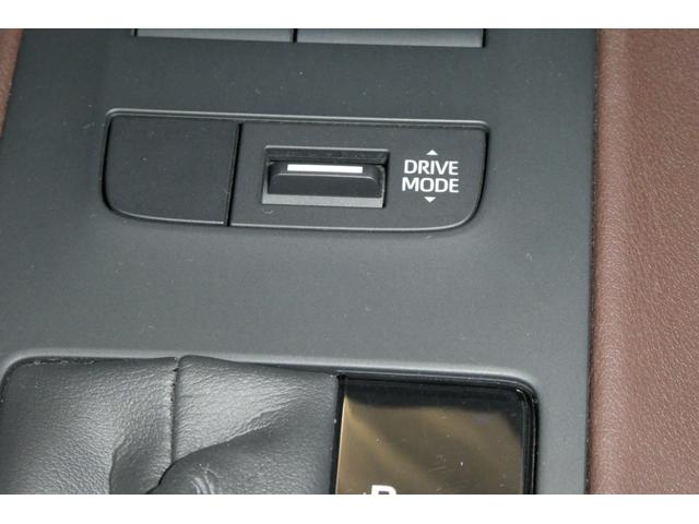 まるまるクリーン実施済！くるまるクリーンとは、内装のルームクリーンと外装のボディクリーンを合わせた本格洗浄するシステムです！専門の洗浄工場で各工程毎に洗浄・抗菌加工を施し、車をリフレッシュしてます！