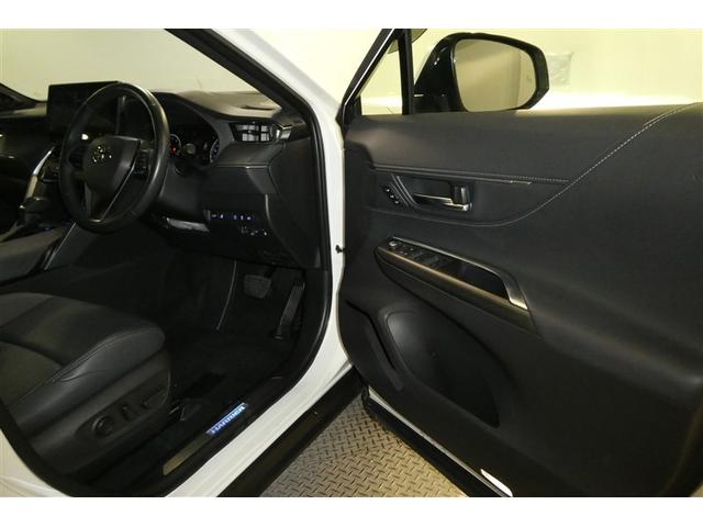 広々とした車内空間に優れた燃費性能。更にデザインも上質で人気のお車です！