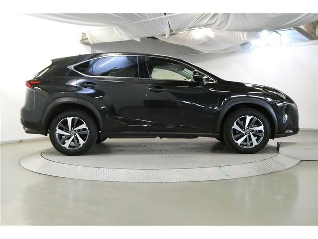 ＮＸ ＮＸ３００　バージョンＬ　ナビＴＶ　衝突被害軽減　Ｓキー　キーレス　ＥＴＣ車載器　本革シート　ＡＣ１００Ｖ電源　アルミホイール　地デジ　ミュージックプレイヤー接続可　クルコン　ＤＶＤ再生　メモリーナビ　ＬＥＤヘッド（5枚目）