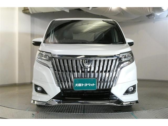 お車購入のポイントとなるフロントマスクです！シャープな目つきが印象的なデザインのヘッドランプです。