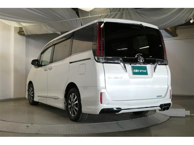 両側パワースライドドア付きだから、狭い駐車スペースなどでの　乗り降りラクラク！小さなお子さまのいるご家庭には嬉しい装備。