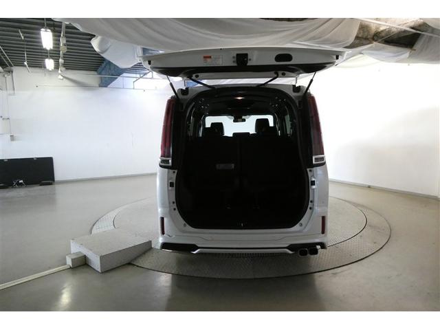 バックドアを開けた状態です。