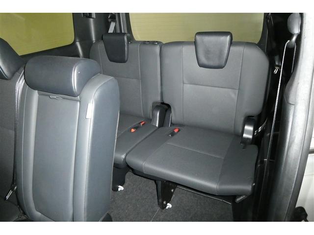 ３列目シートもひろびろとしたスペースを確保しています。大人数でのお出かけもばっちりです！