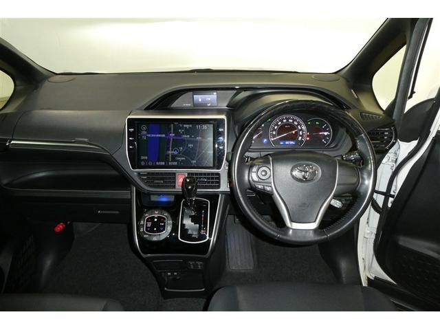 インパネ周りは、すぐ手の届く位置に操作ボタンが配置されており、ドライバーの使い勝手が考慮されています♪