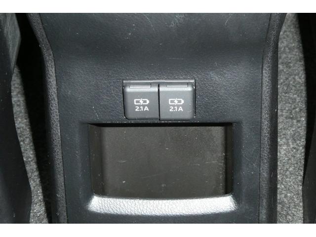 スマートフォンやお手持ちの機器のバッテリー残量が少なくなっても、運転中に充電ができるので安心ですね！