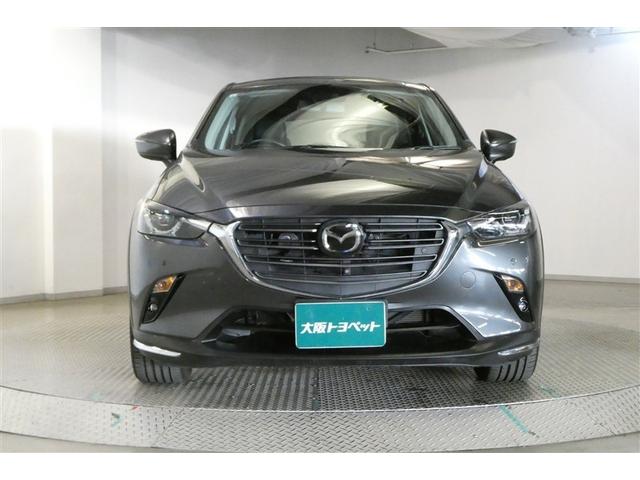 お車購入のポイントとなるフロントマスクです！シャープな目つきが印象的なデザインのヘッドランプです。