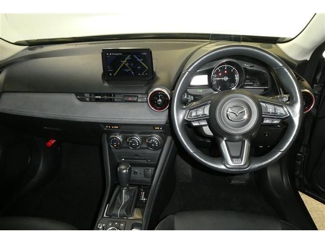 運転席周りのレイアウトをご覧ください。ナビゲーションが綺麗に装着されすっきり収まってますね！