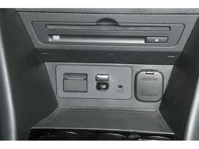 スマートフォンやお手持ちの機器のバッテリー残量が少なくなっても、運転中に充電ができるので安心ですね！