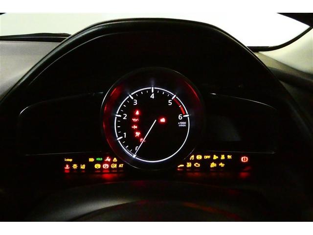 とっても見やすいメーターです。夜間時はラグジュアリーな気分にさせてくれる照明が魅力ですので、夜のドライブも楽しみになりますよ♪