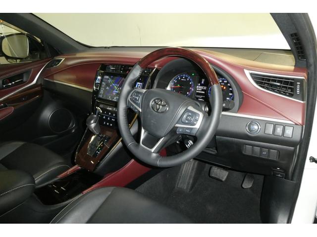 ハリアー プレミアム　大型サンルーフ　カーテンエアバッグ　クルーズＣ　Ｂカメラ　電動パワーシート　ＬＥＤライト　メモリナビ　横滑り防止機能　オートエアコン　Ａストップ　エアバッグ　ＡＷ　ＤＶＤ再生可パワーウィンドウ　認定車（42枚目）