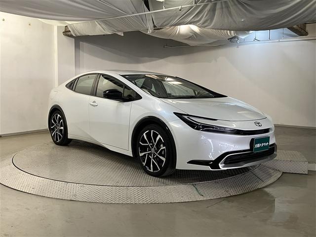 プリウス Ｚ　バックモニター　ＬＥＤ　フルセグ　運転席パワーシート　ＡＷ　ドライブレコーダー　ＥＴＣ　メモリーナビ　ナビ＆ＴＶ　オートエアコン　ＡＢＳ　ミュージックプレイヤー接続可　キーレス　パワステ　クルーズＣ（3枚目）