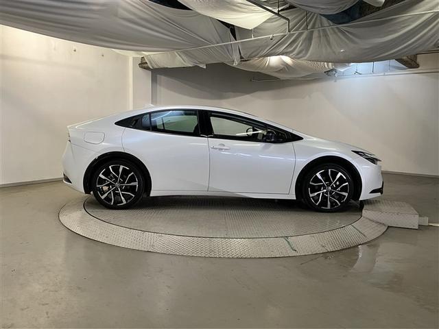 プリウス Ｚ　バックモニター　ＬＥＤ　フルセグ　運転席パワーシート　ＡＷ　ドライブレコーダー　ＥＴＣ　メモリーナビ　ナビ＆ＴＶ　オートエアコン　ＡＢＳ　ミュージックプレイヤー接続可　キーレス　パワステ　クルーズＣ（5枚目）