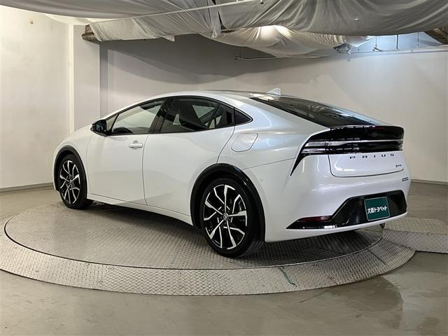 プリウス Ｚ　バックモニター　ＬＥＤ　フルセグ　運転席パワーシート　ＡＷ　ドライブレコーダー　ＥＴＣ　メモリーナビ　ナビ＆ＴＶ　オートエアコン　ＡＢＳ　ミュージックプレイヤー接続可　キーレス　パワステ　クルーズＣ（6枚目）