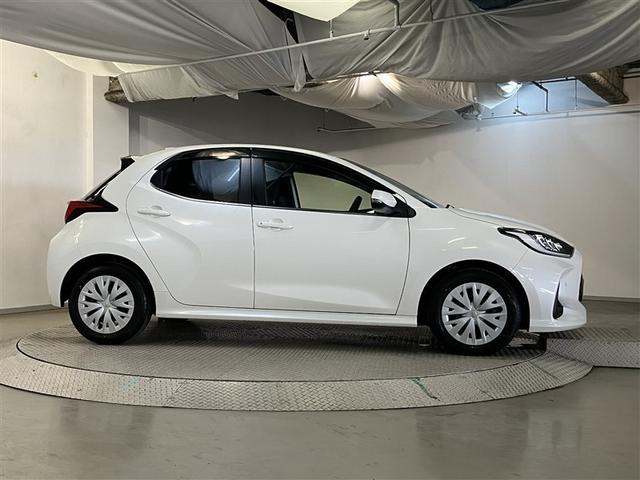 ヤリス Ｚ　ナビＴＶ　パワステ　メディアプレイヤー接続　ＥＳＣ　ＬＥＤライト　地デジテレビ　サイドエアバック　クルーズＣ　リモコンキー　オ－トエアコン　イモビ　ＡＢＳ　エアバッグ　パワーウィンドウ　ＥＴＣ（5枚目）