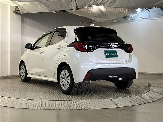 ヤリス Ｚ　ナビＴＶ　パワステ　メディアプレイヤー接続　ＥＳＣ　ＬＥＤライト　地デジテレビ　サイドエアバック　クルーズＣ　リモコンキー　オ－トエアコン　イモビ　ＡＢＳ　エアバッグ　パワーウィンドウ　ＥＴＣ（6枚目）