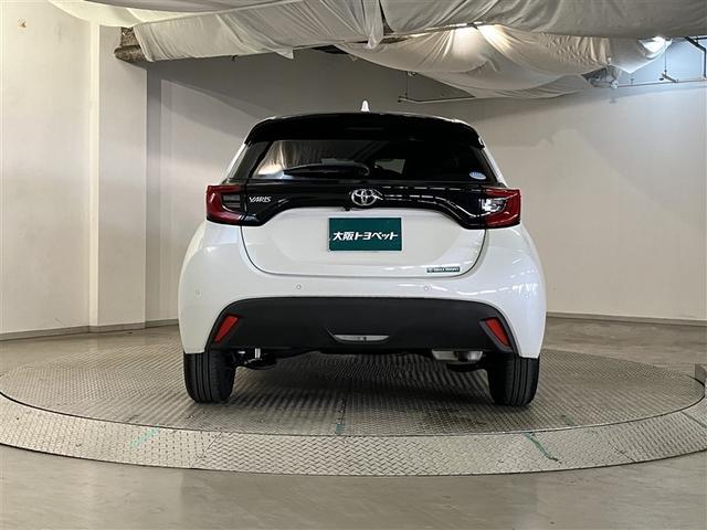 ヤリス Ｚ　ナビＴＶ　パワステ　メディアプレイヤー接続　ＥＳＣ　ＬＥＤライト　地デジテレビ　サイドエアバック　クルーズＣ　リモコンキー　オ－トエアコン　イモビ　ＡＢＳ　エアバッグ　パワーウィンドウ　ＥＴＣ（7枚目）