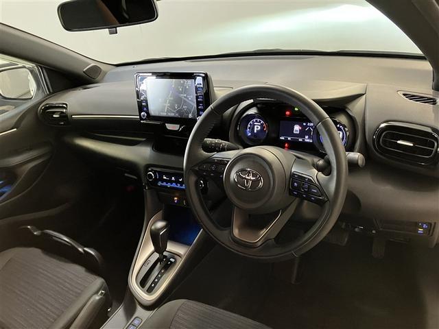 ヤリス Ｚ　ナビＴＶ　パワステ　メディアプレイヤー接続　ＥＳＣ　ＬＥＤライト　地デジテレビ　サイドエアバック　クルーズＣ　リモコンキー　オ－トエアコン　イモビ　ＡＢＳ　エアバッグ　パワーウィンドウ　ＥＴＣ（10枚目）