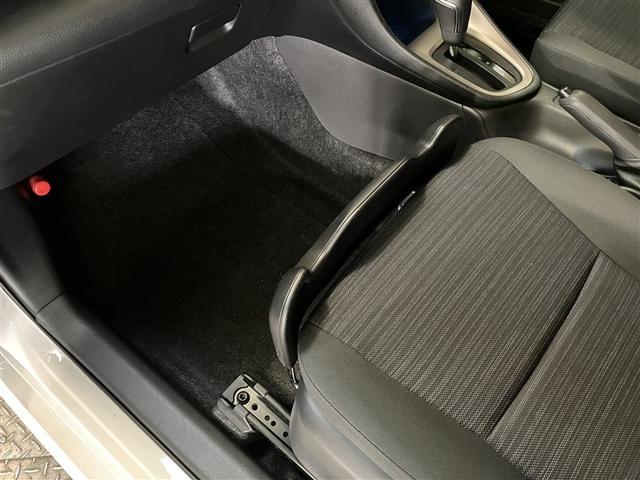 ヤリス Ｚ　ナビＴＶ　パワステ　メディアプレイヤー接続　ＥＳＣ　ＬＥＤライト　地デジテレビ　サイドエアバック　クルーズＣ　リモコンキー　オ－トエアコン　イモビ　ＡＢＳ　エアバッグ　パワーウィンドウ　ＥＴＣ（12枚目）