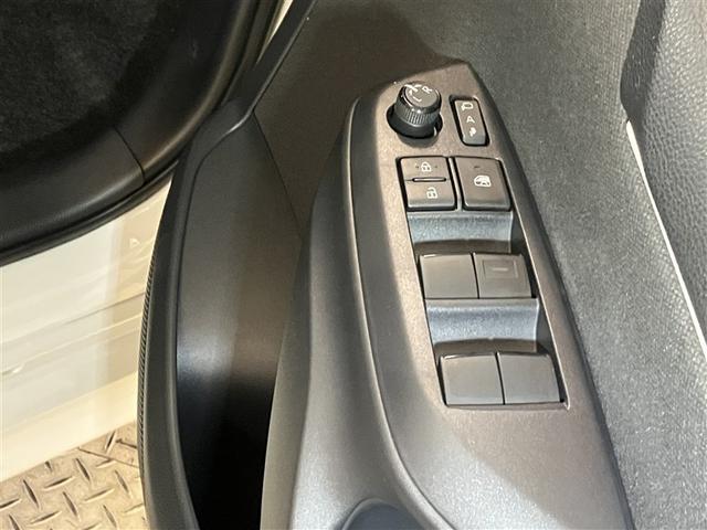 ヤリス Ｚ　ナビＴＶ　パワステ　メディアプレイヤー接続　ＥＳＣ　ＬＥＤライト　地デジテレビ　サイドエアバック　クルーズＣ　リモコンキー　オ－トエアコン　イモビ　ＡＢＳ　エアバッグ　パワーウィンドウ　ＥＴＣ（28枚目）