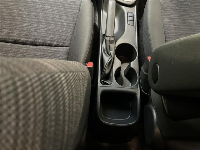 ヤリス Ｚ　ナビＴＶ　パワステ　メディアプレイヤー接続　ＥＳＣ　ＬＥＤライト　地デジテレビ　サイドエアバック　クルーズＣ　リモコンキー　オ－トエアコン　イモビ　ＡＢＳ　エアバッグ　パワーウィンドウ　ＥＴＣ（32枚目）