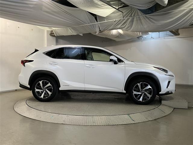 ＮＸ ＮＸ３００ｈ　バージョンＬ　衝突被害軽減装置　地上デジタル　クルコン　ガラスルーフ　１００Ｖ充電　電動シート　メディアプレイヤー接続　ナビＴＶ　アルミホイール　パワーウィンドウ　メモリーナビ　ＥＴＣ　ＤＶＤ再生　ＬＥＤライト（5枚目）