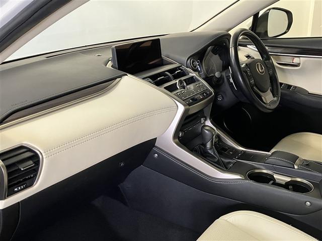 ＮＸ ＮＸ３００ｈ　バージョンＬ　衝突被害軽減装置　地上デジタル　クルコン　ガラスルーフ　１００Ｖ充電　電動シート　メディアプレイヤー接続　ナビＴＶ　アルミホイール　パワーウィンドウ　メモリーナビ　ＥＴＣ　ＤＶＤ再生　ＬＥＤライト（14枚目）