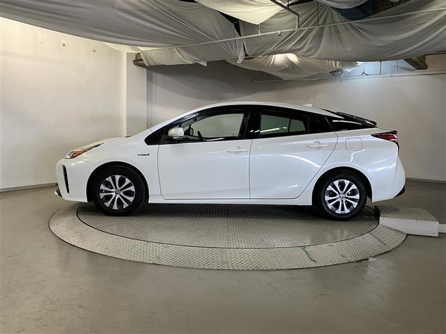 プリウス Ａ　ＬＥＤヘットライト　プリクラッシュ　カーテンエアバック　助手席エアバック　ＥＴＣ車載器　ＡＷ　ＶＳＣ　アクティブクルーズコントロール　盗難防止　キーレスエントリー　パワーステアリング　パワーウィンドウ（4枚目）