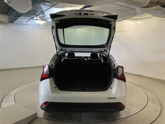 プリウス Ａ　ＬＥＤヘットライト　プリクラッシュ　カーテンエアバック　助手席エアバック　ＥＴＣ車載器　ＡＷ　ＶＳＣ　アクティブクルーズコントロール　盗難防止　キーレスエントリー　パワーステアリング　パワーウィンドウ（9枚目）