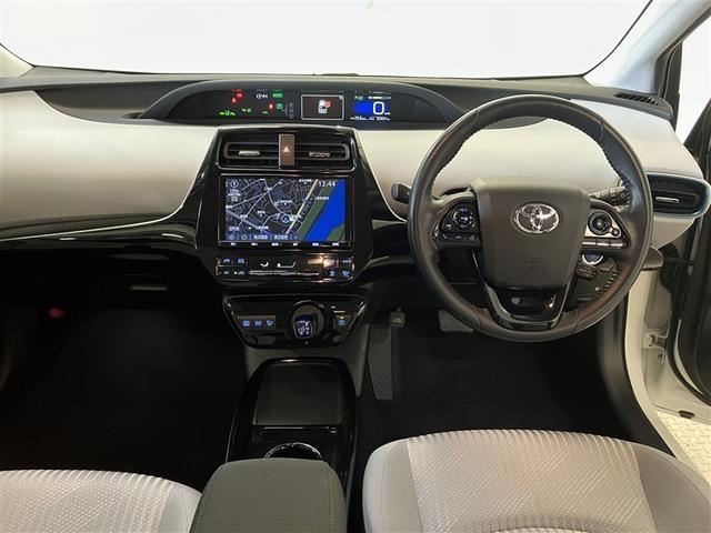 プリウス Ａ　ＬＥＤヘットライト　プリクラッシュ　カーテンエアバック　助手席エアバック　ＥＴＣ車載器　ＡＷ　ＶＳＣ　アクティブクルーズコントロール　盗難防止　キーレスエントリー　パワーステアリング　パワーウィンドウ（12枚目）