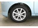 お洒落はやっぱり足元からですネ♪純正アルミホイールが装着されております。