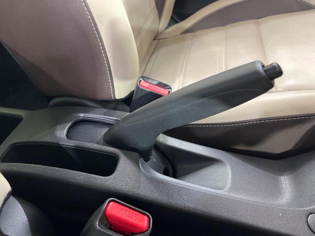 ノート e-パワー メダリスト 純正ナビ 全周囲カメラ エマージェンシーブレーキ レザー調シート ドラレコ スマートキー LEDヘッドライト デジタルインナーミラー オートライト 純正15インチAW Bluetooth再生(31枚目)