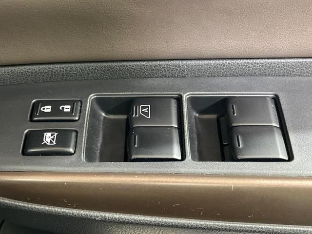 ノート e-パワー メダリスト 純正ナビ 全周囲カメラ エマージェンシーブレーキ レザー調シート ドラレコ スマートキー LEDヘッドライト デジタルインナーミラー オートライト 純正15インチAW Bluetooth再生(33枚目)