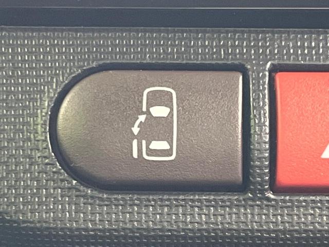 【パワースライドドア】スマートキーや運転席のスイッチでスライドドアの開閉が可能♪電動だから力を入れてドアを開ける必要が無く、小さいお子様でも、重い荷物を持っている時もラクに開け閉めできます♪