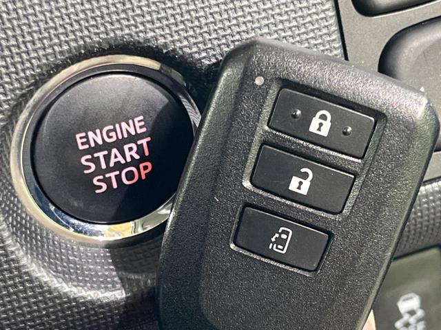 【スマートキー】カバンやポケットに入れたままでもドアの施錠・解錠が可能なスマートキーを装備。エンジンのオン・オフ時もカギを取り出す必要が無いからとっても便利です♪