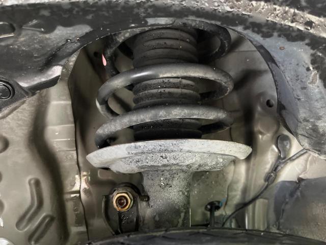 お車を安心してお乗りいただく為には、足回りの定期点検が欠かせません。サービスサポート（有償保証）では無料点検もご提供しており、安心のカーライフをお過ごしいただけるサポート体制が整っています。